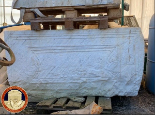 Un sarcofago e monete d’epoca romana recuperati dai carabinieri